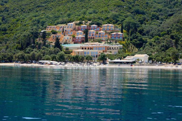 τουριστικό θέρετρο δίπλα στην θάλασσα